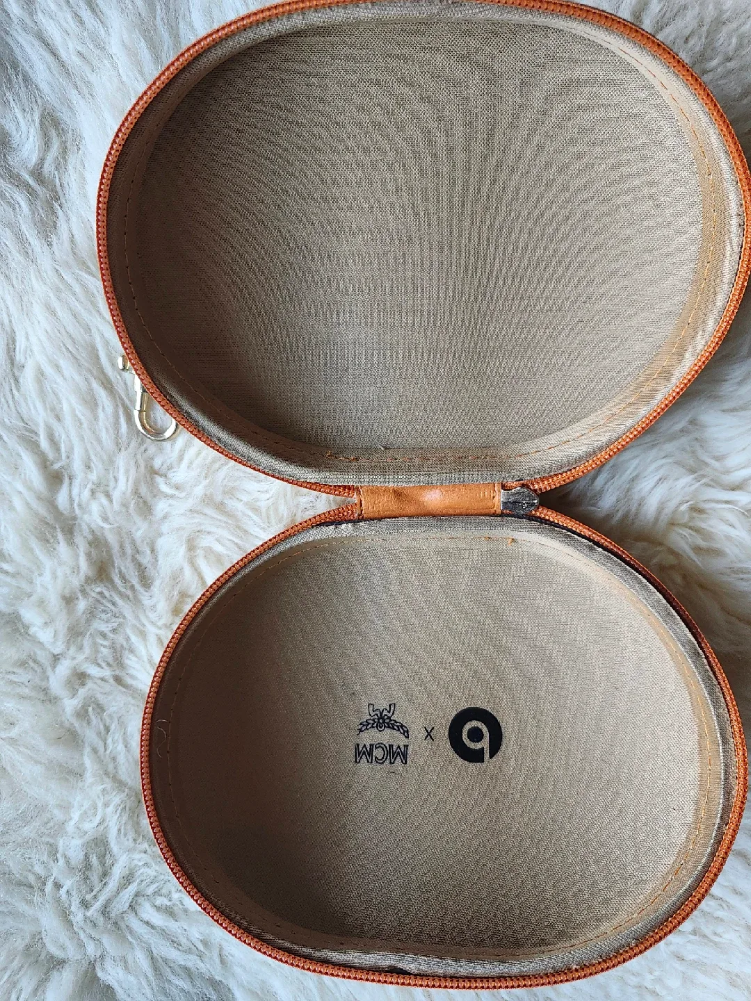 AUTHENTIC MCM  X BEATS HEADPHONE CASE image indicator(5)