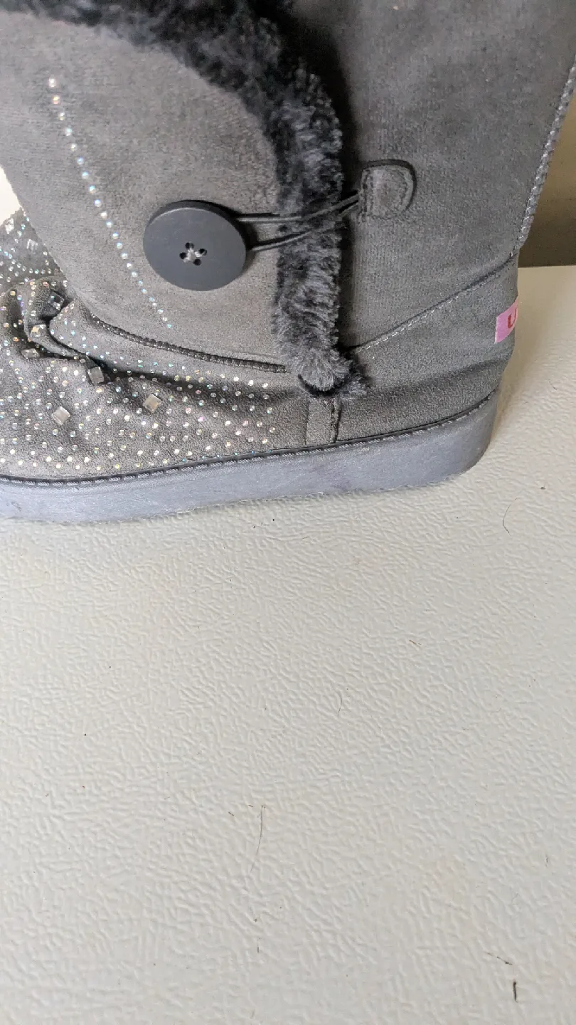Grey Sparkly Winter Boots image indicator(2)