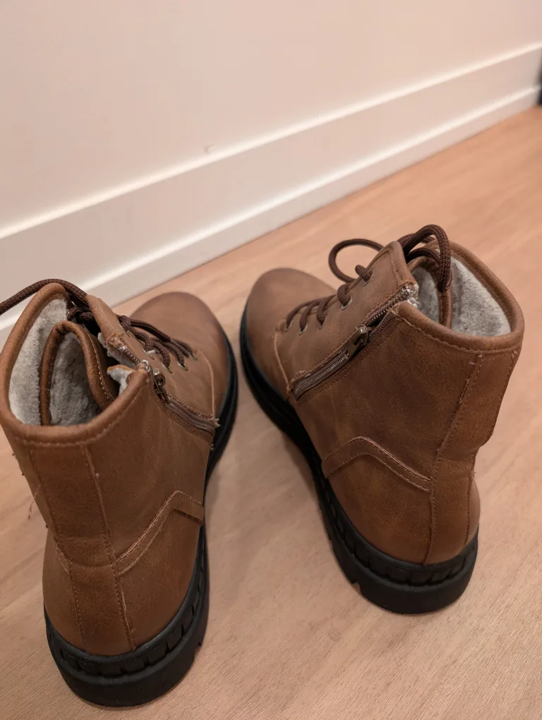 Moving out sale - Brown Winter Boots Men (US size 9) image indicator(4)