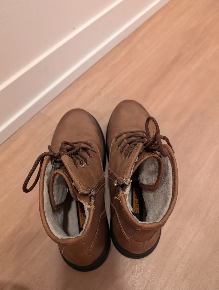 Moving out sale - Brown Winter Boots Men (US size 9) image indicator(5)