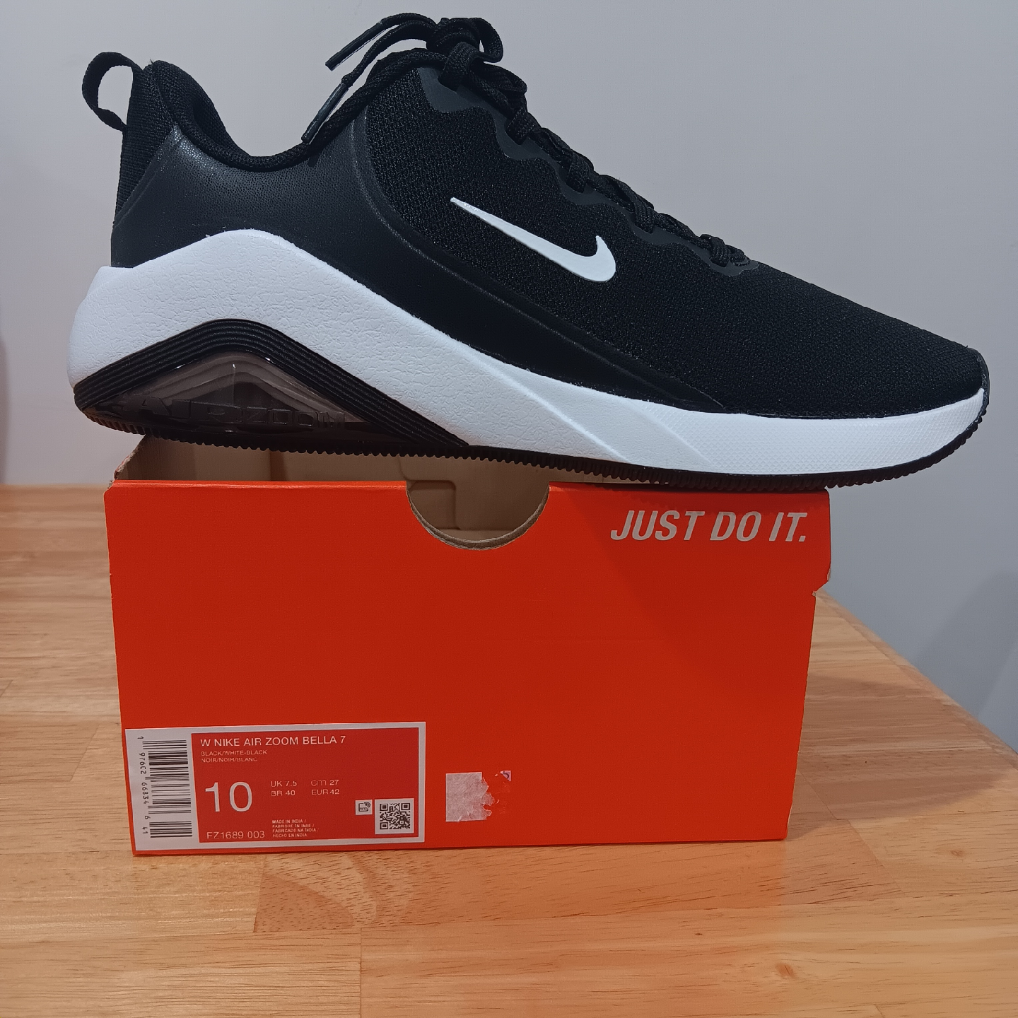 Nike Air Zoom Bella 7 - Women's Size 10