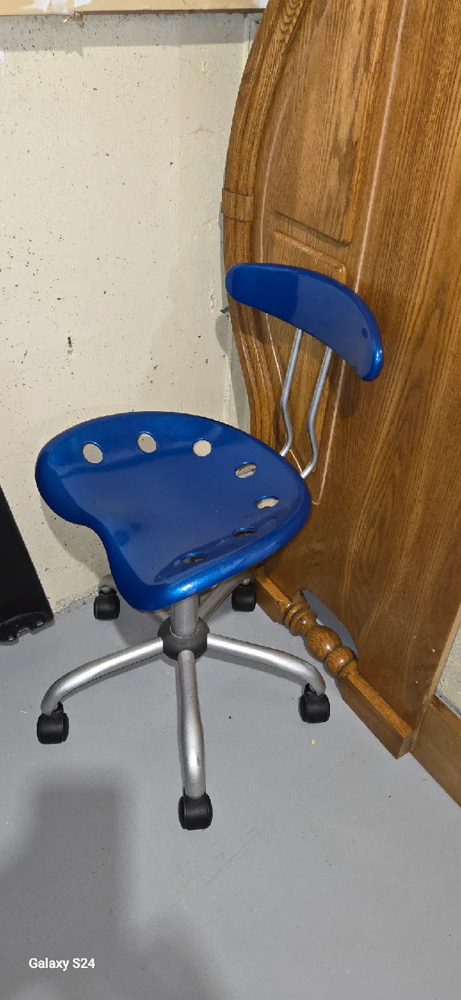 Blue Tractor Stool -PICK UP ONLY