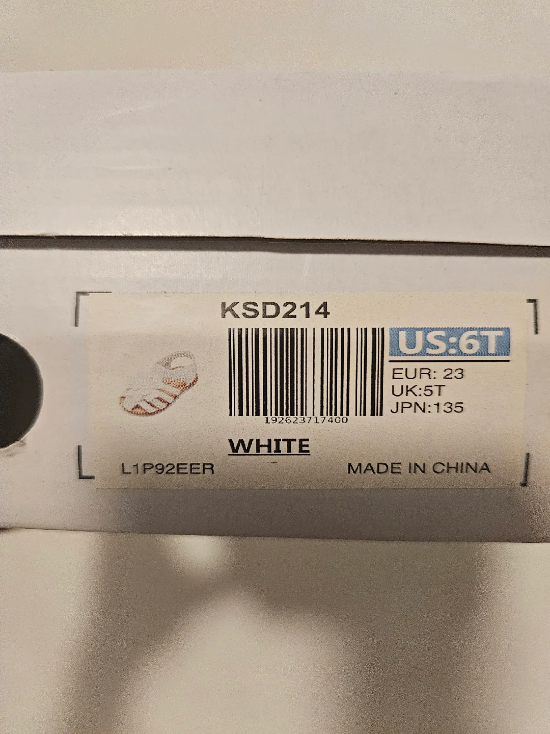 Dream Pairs White Flower Sandals - Size US 6T image indicator(3)