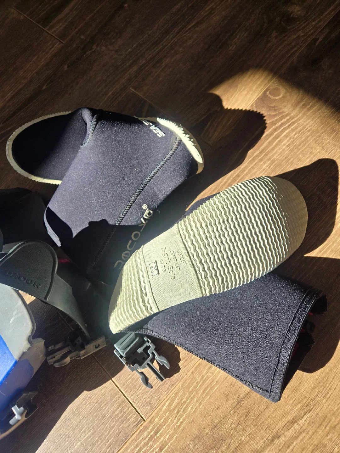 Dacor Pursuit Blue Diving Fins and zippered boots image indicator(5)