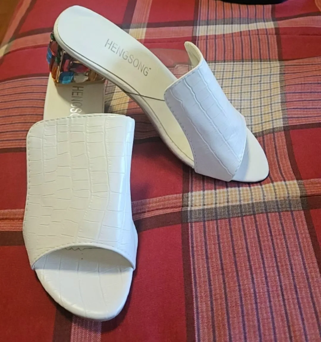 Hengsong White Slides - Size 8 image indicator(3)