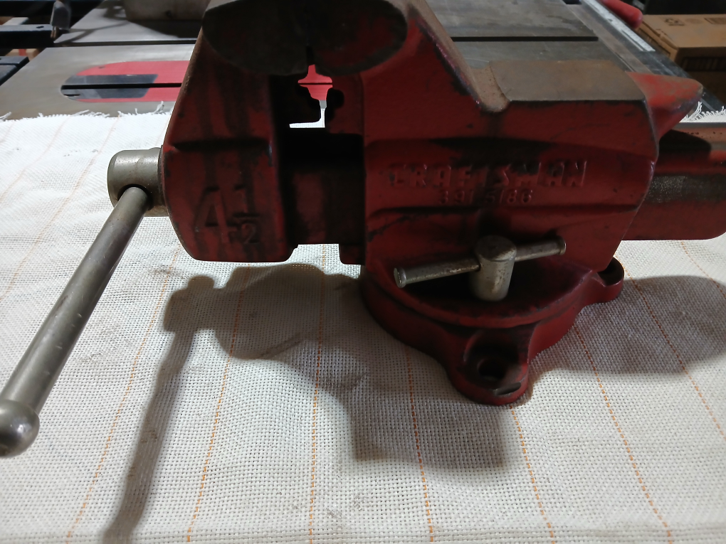 Craftsman 4 1/2 Bench Vise - photo 3