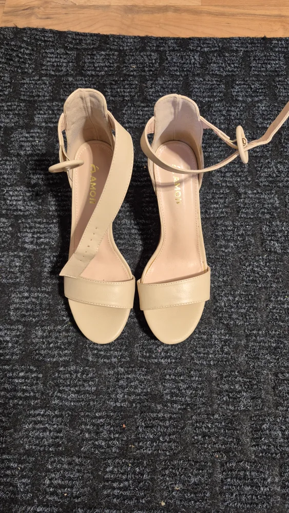 Amoji Beige Heels - Size 8 image indicator(2)