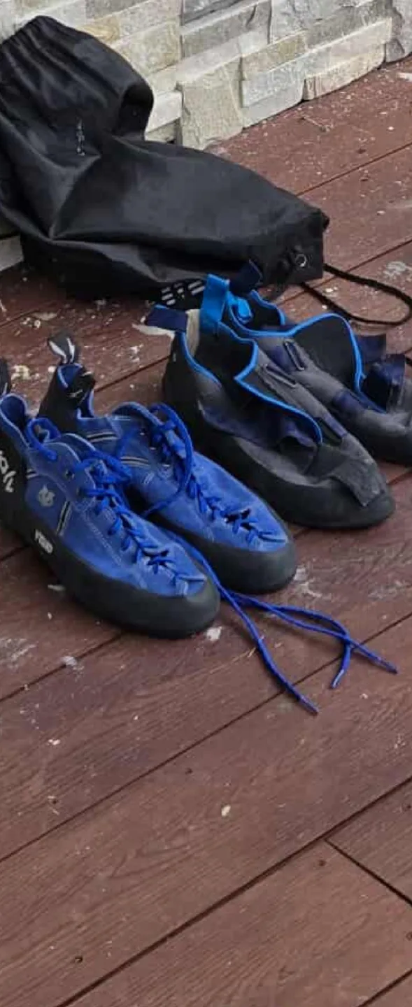 Climbing Shoes (Size 8.5, 10, 11)+ 2 harnesses size xs and xl image indicator(5)