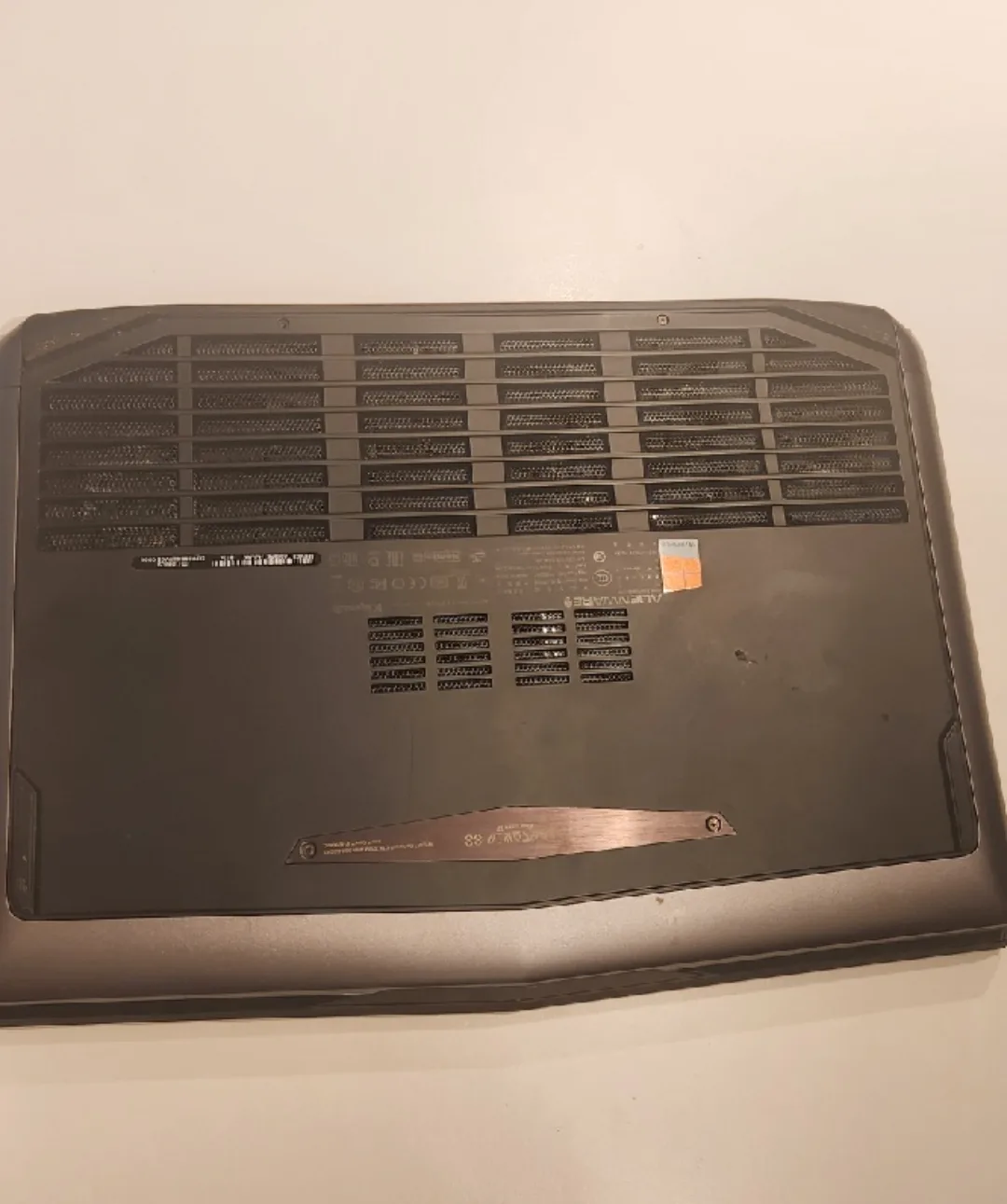 Alienware 17 Gaming Laptop image indicator(7)