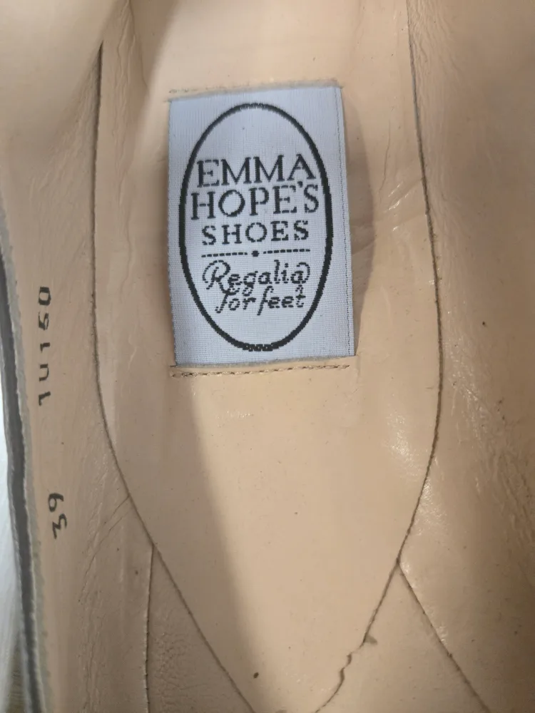 Emma Hope's Shoes Regalia for feet, Size 39 image indicator(2)