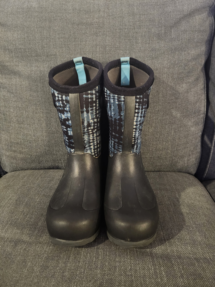 Bogs Kids' Waterproof Boots Size 2 US