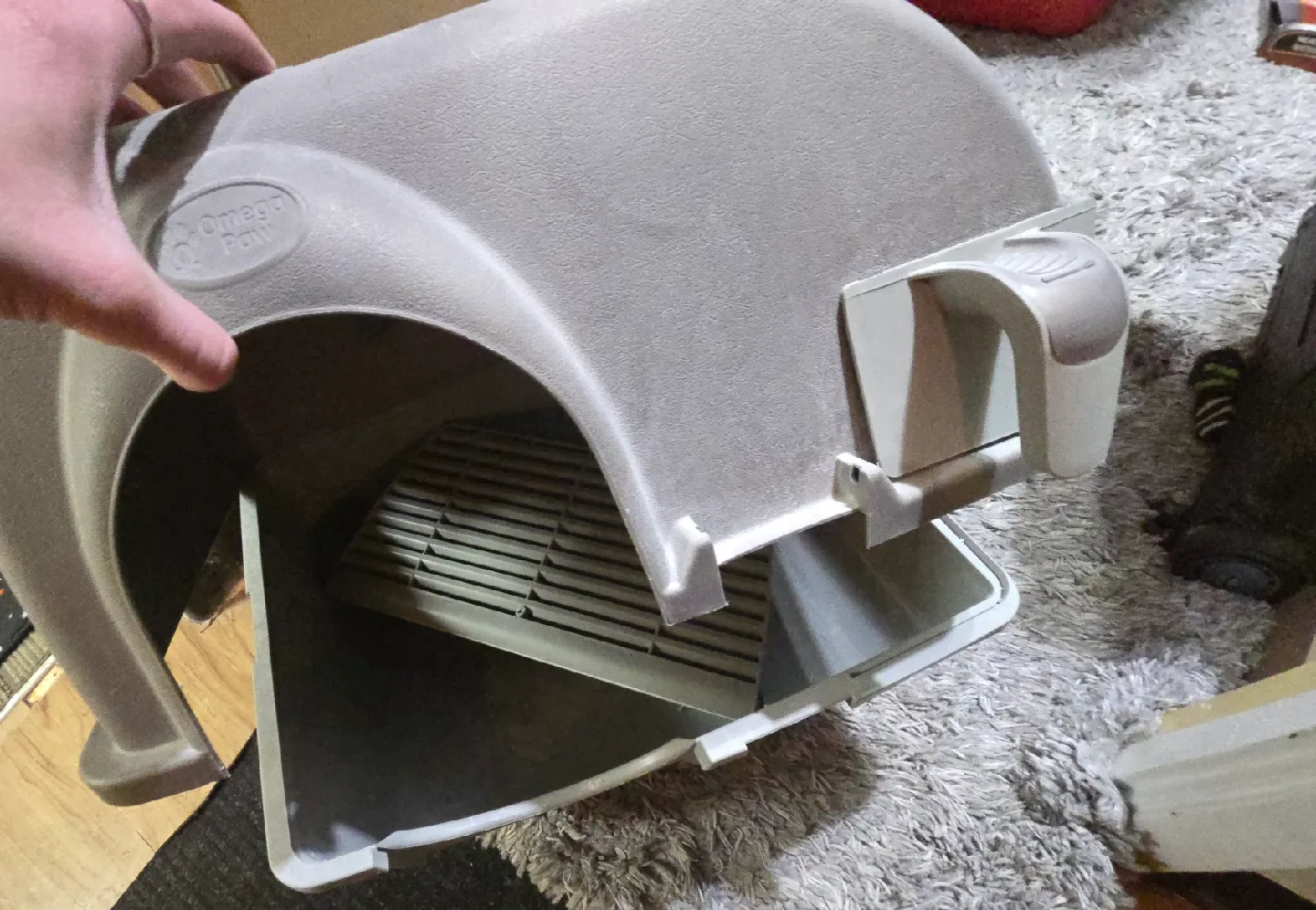 Omega Paw Roll N Clean Self Cleaning Litter Box image indicator(2)