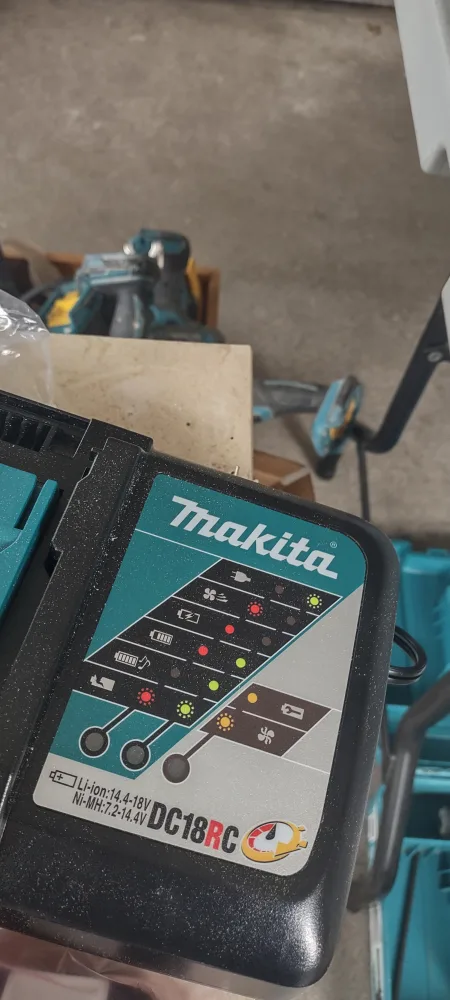 Makita 18V Li-Ion Battery & Charger image indicator(4)