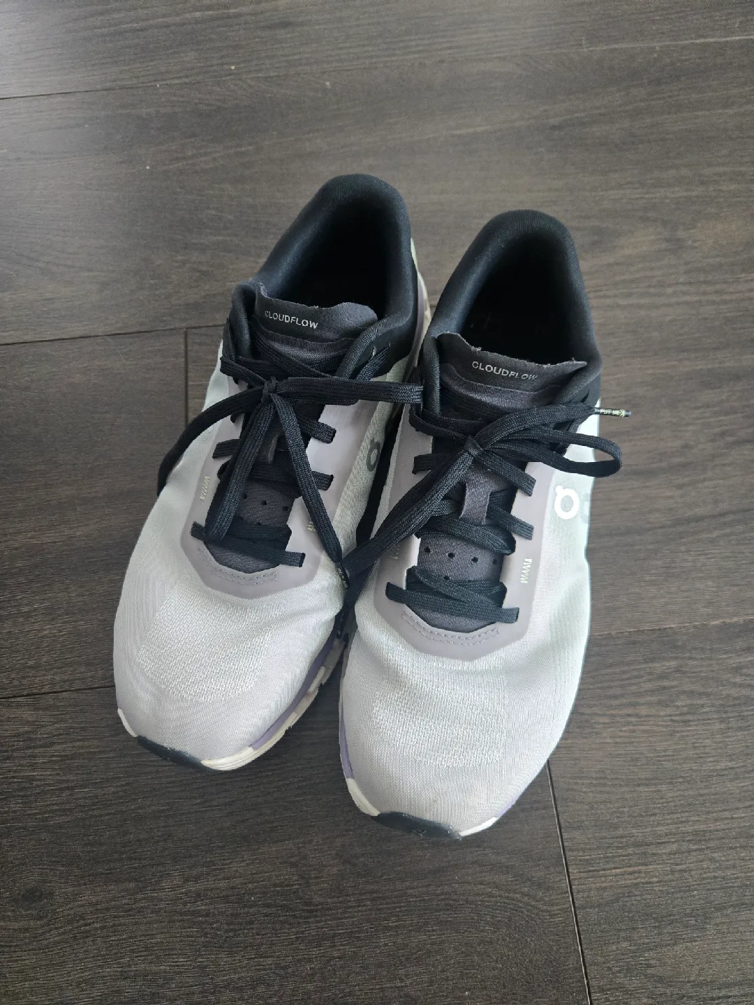 On Cloudflow4 – Women’s, Size 7.5 image indicator(2)