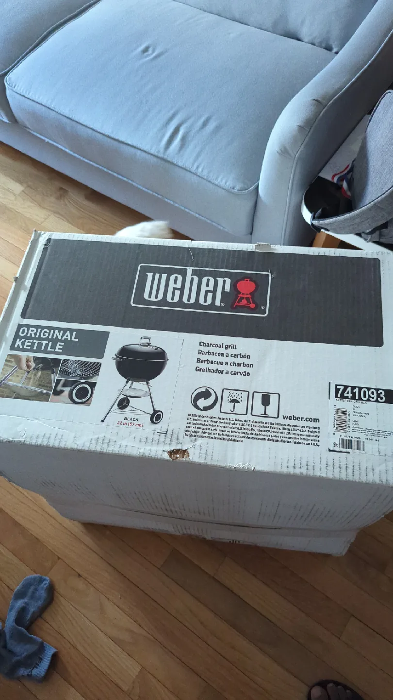 Weber Original Kettle Charcoal Grill - New in Box! image indicator(2)