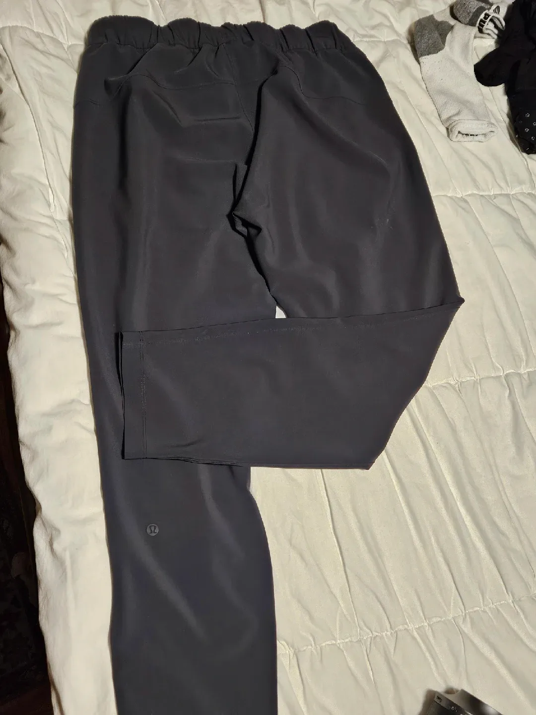Lululemon Grey Jogger Pants - Size 6 image indicator(5)
