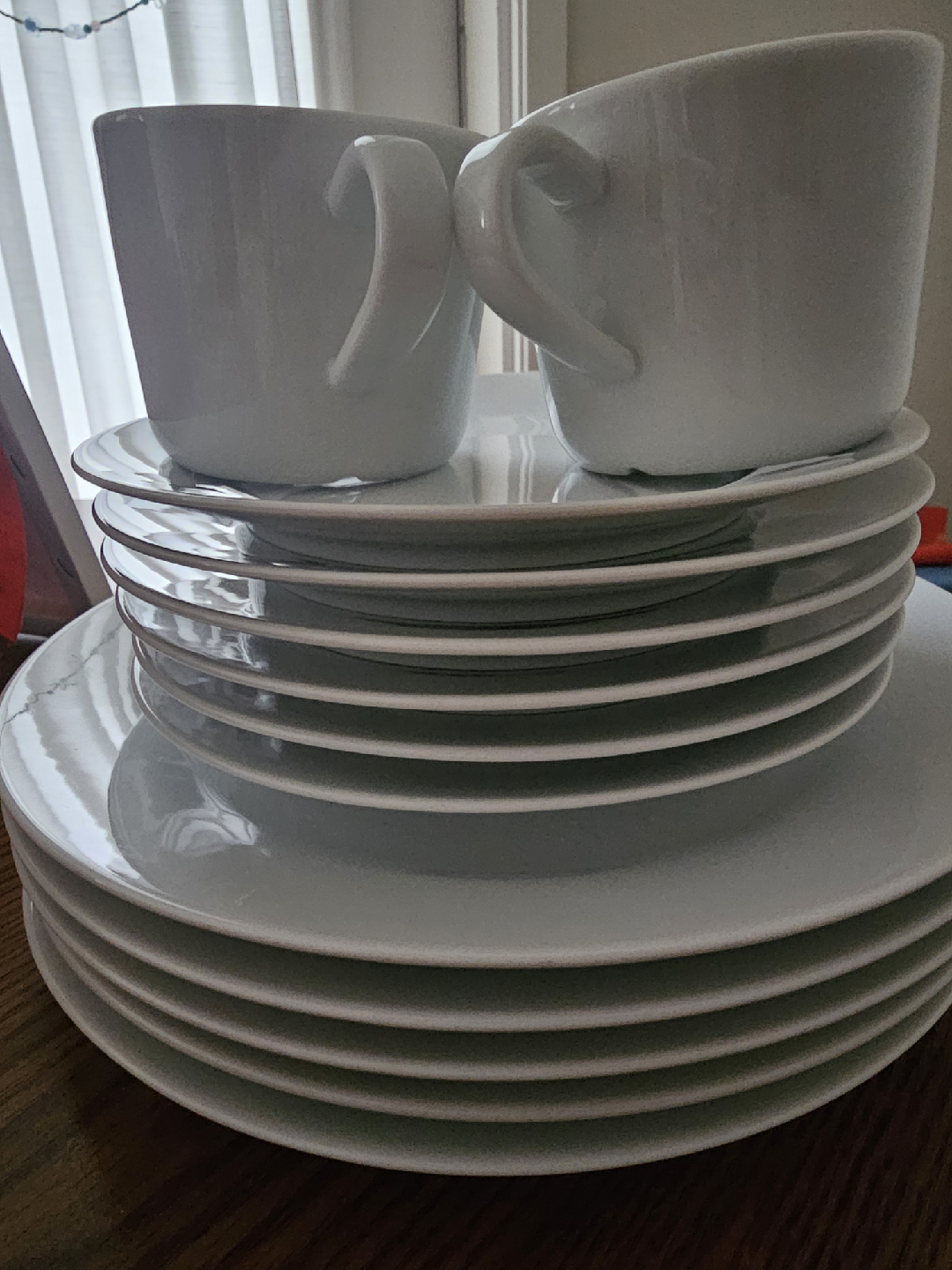 White Plates and Mugs Set - photo 2