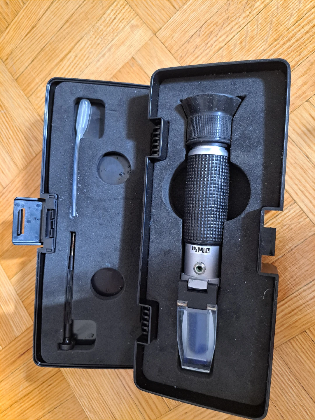 Red Sea Seawater Refractometer salinity measurement - photo 2