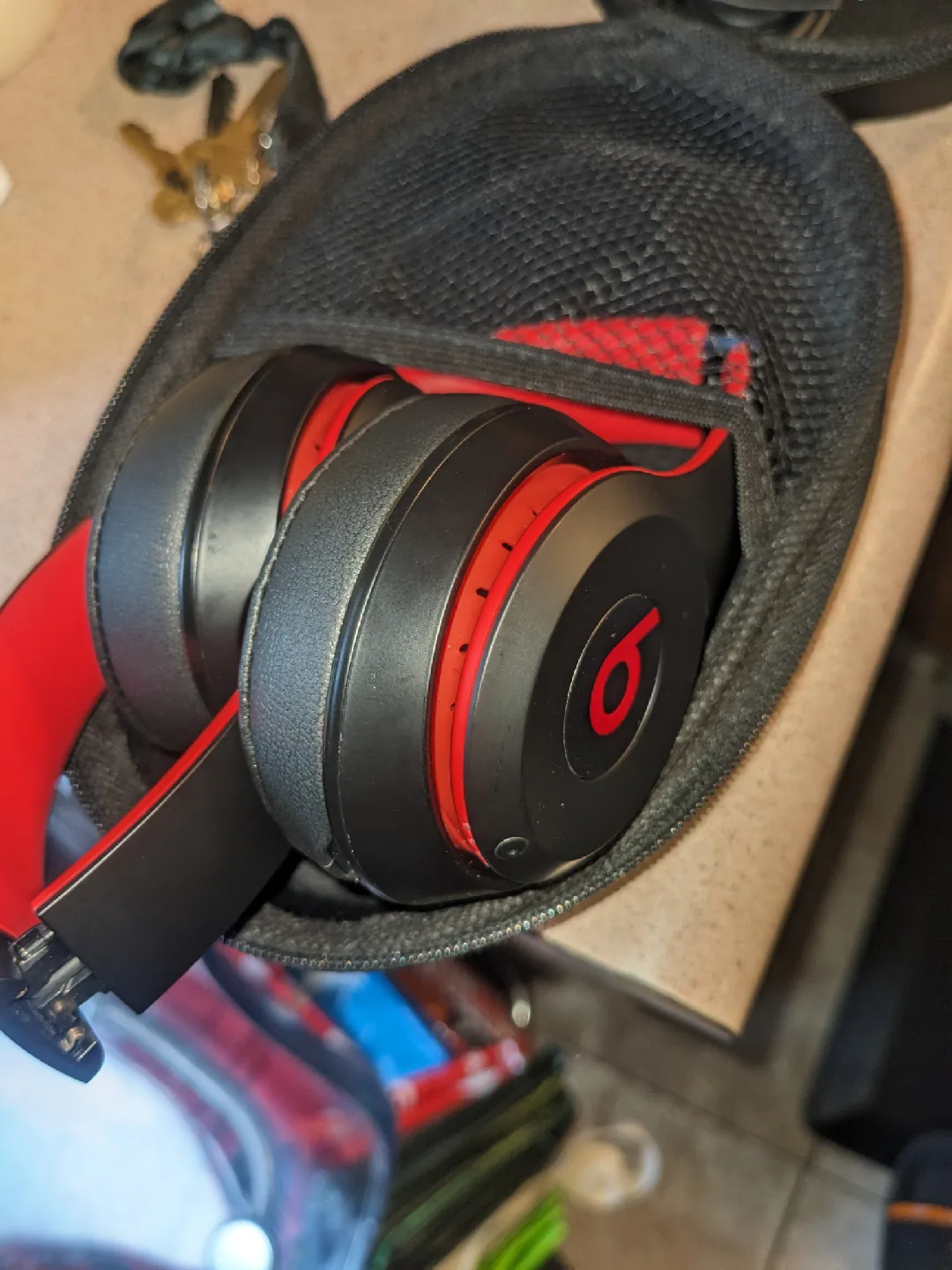 Beats Solo 3 Wireless Headphones - Black/Red image indicator(3)