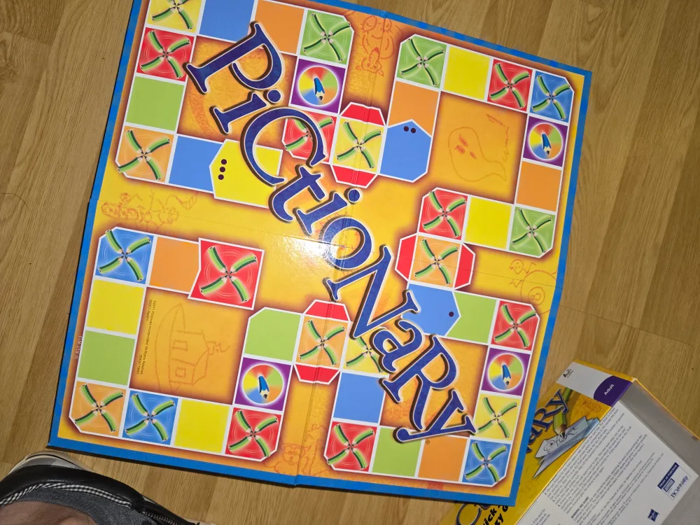 Pictionary Board Game image indicator(9)