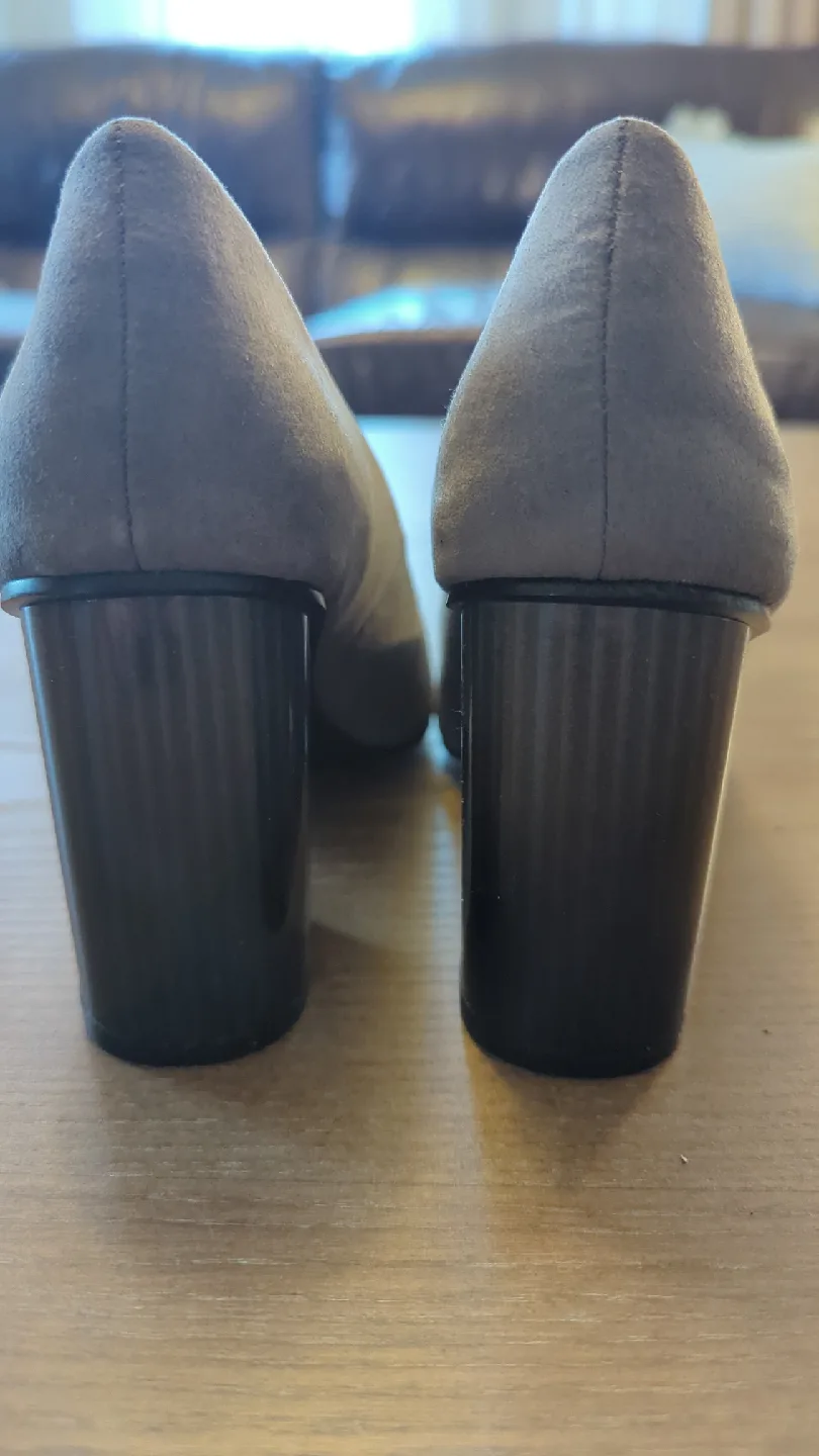 Nine West Grey Suede Heels - Size 6 image indicator(2)