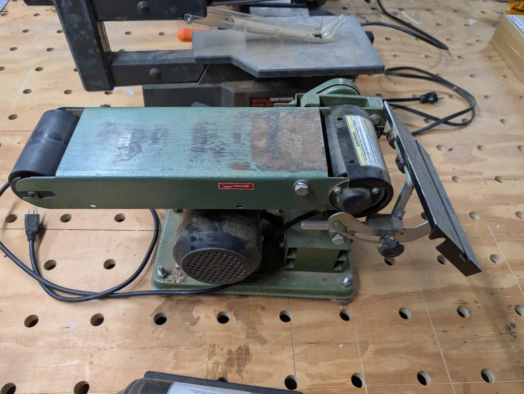 Central Machinery 4" x 36" Belt & 6" Disc Sander image indicator(5)