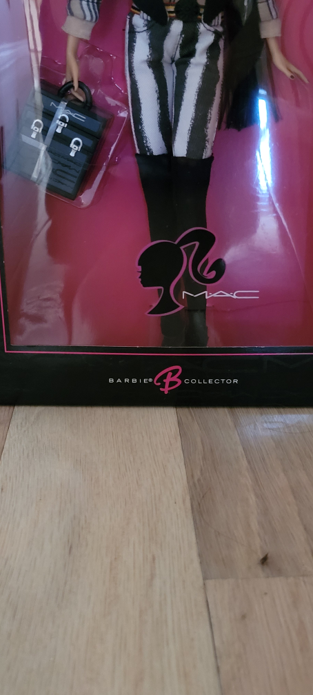 MAC Barbie 2006 Collector Edition Gold Label NRFB - photo 2