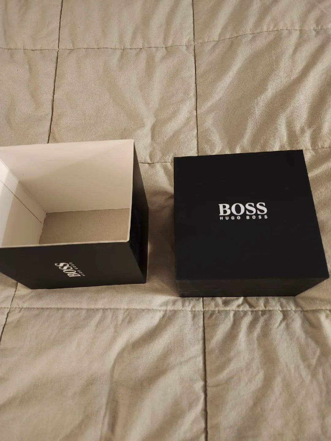 NEW WITH TAGS - HUGO BOSS Chronograph Men's watch image indicator(3)