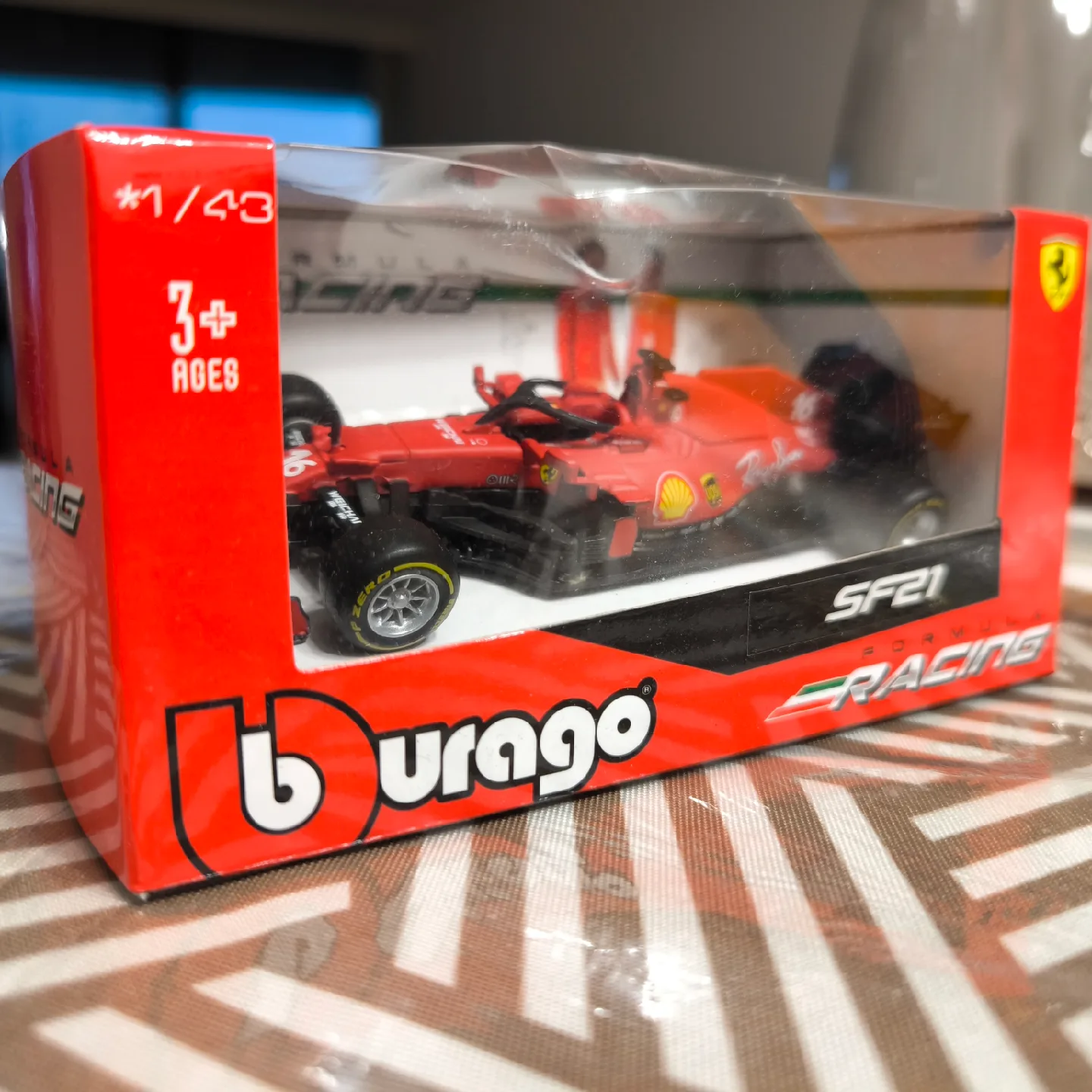 Ferrari 1:43 Charles Leclerc SF21 image indicator(2)