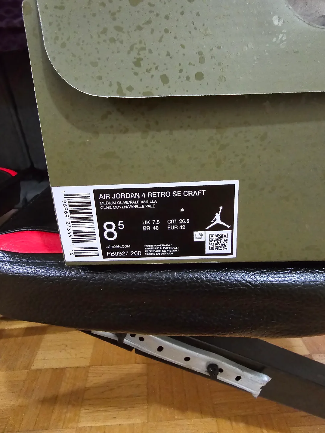 Air Jordan 4 Retro SE Craft olive green size 8.5 image indicator(2)