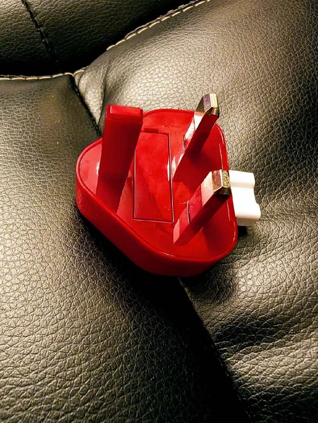 Red Travel adapter 🥕 image indicator(5)