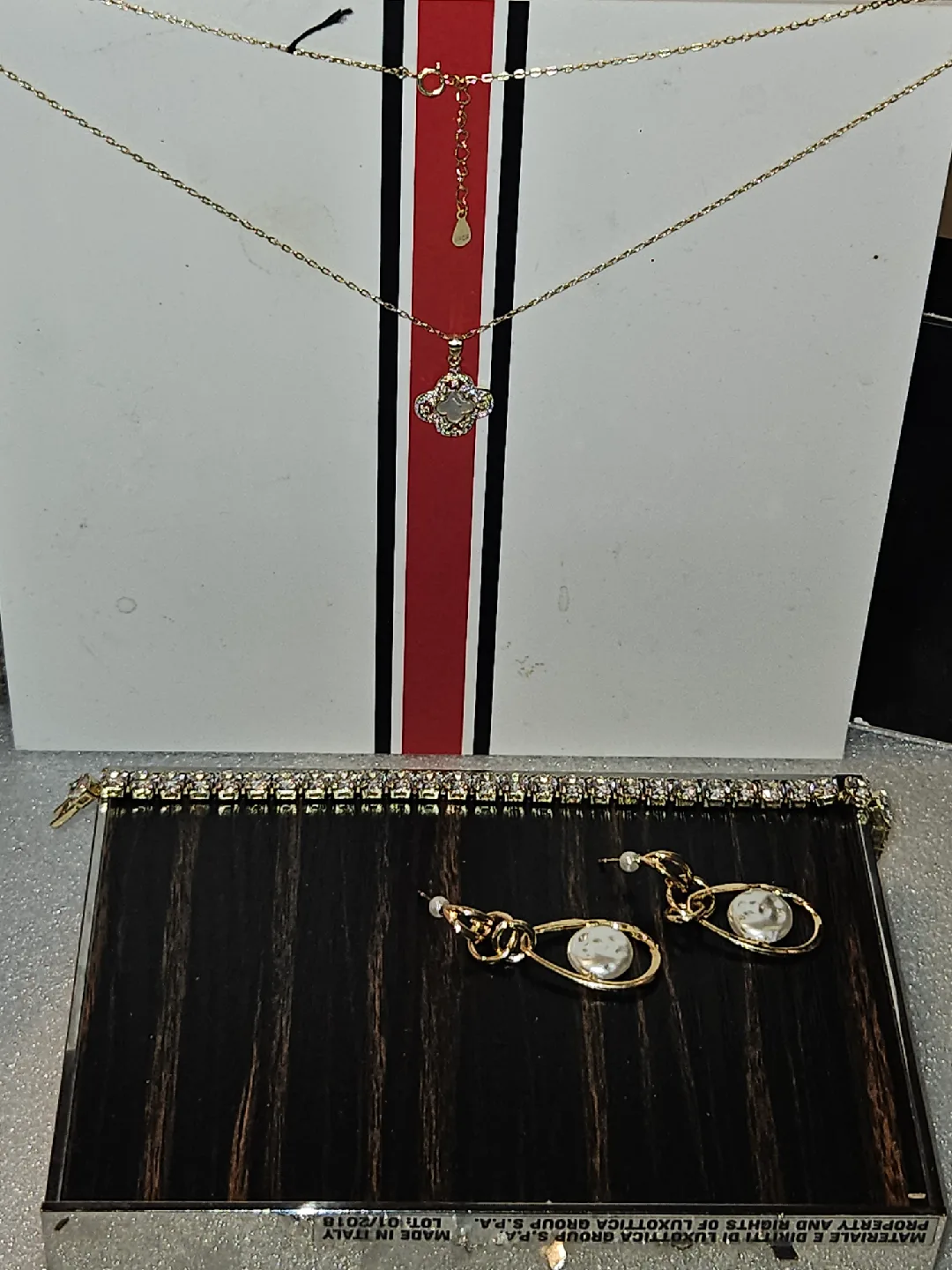 Jewellery Set: Necklace, Bracelet, Earrings image indicator(9)