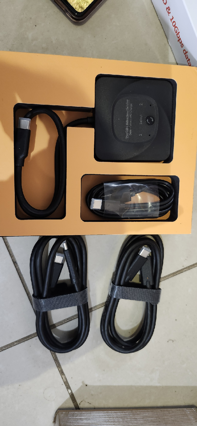 USB-C Bidirectional Switcher