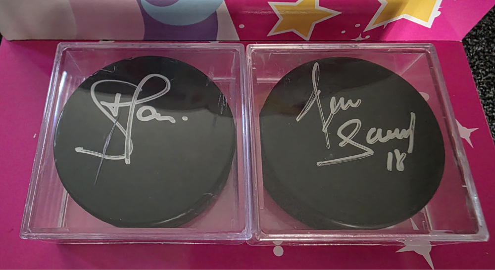 Signed Hockey Pucks in Cases Steve Larmer, Denis Savard