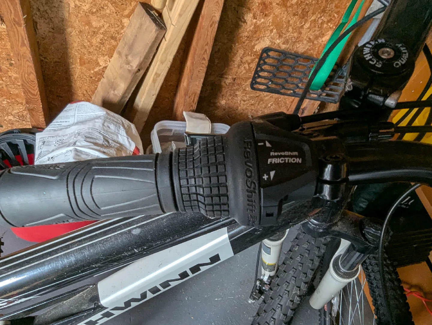 Schwinn Graft Dual Suspension Mountain Bike image indicator(3)