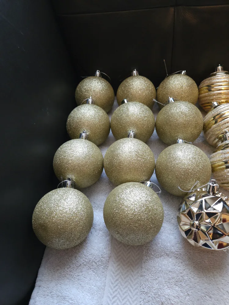 Gold Christmas Ornaments - Mixed Styles - 45 image indicator(2)