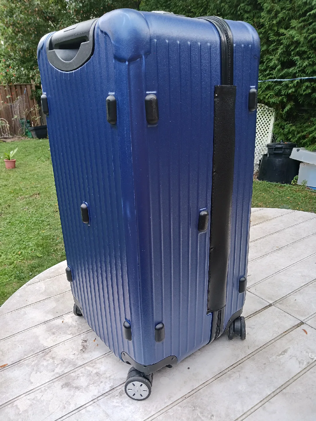 Blue Checked Sppiner Suitcase - 28" image indicator(4)