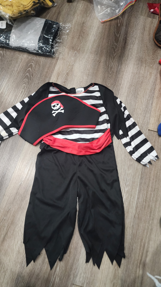 Pirate Costume - Size 3-4 Years - photo 2