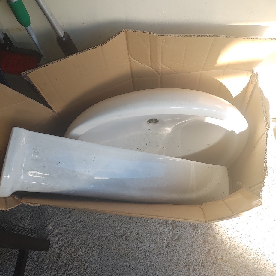 Contrac 4722BFV Round Front Regular Height Bowl