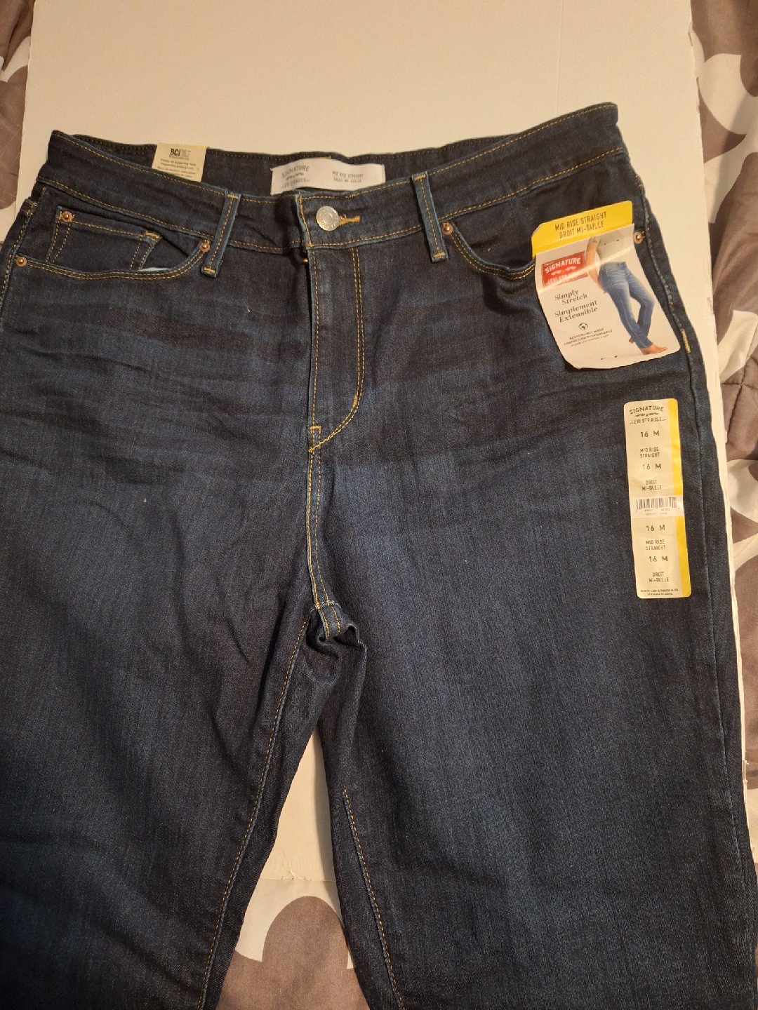Signature Levi Strauss Mid Rise Straight Jeans - Size 16M - photo 2