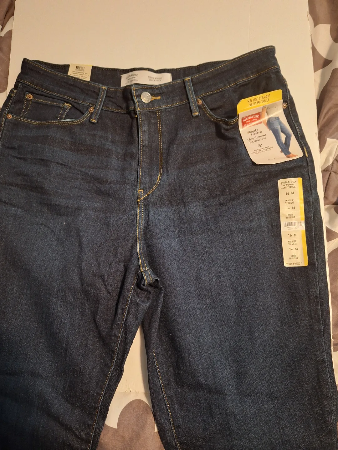 Signature Levi Strauss Mid Rise Straight Jeans - Size 16M image indicator(2)