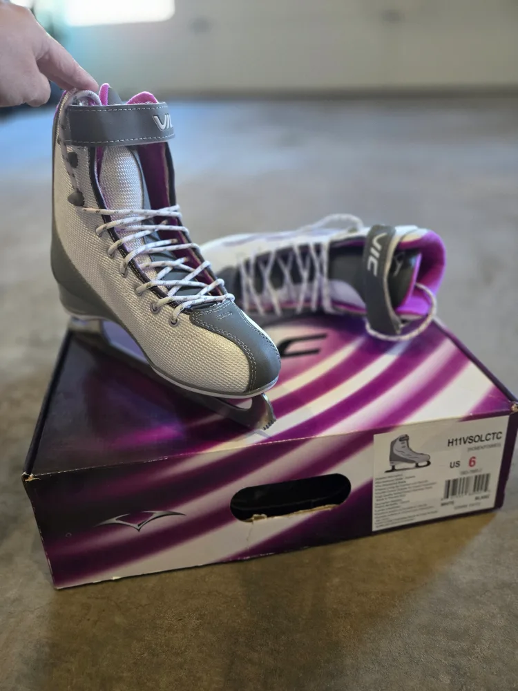 VIC Ice Skates - Women's Size 6 thumbnail