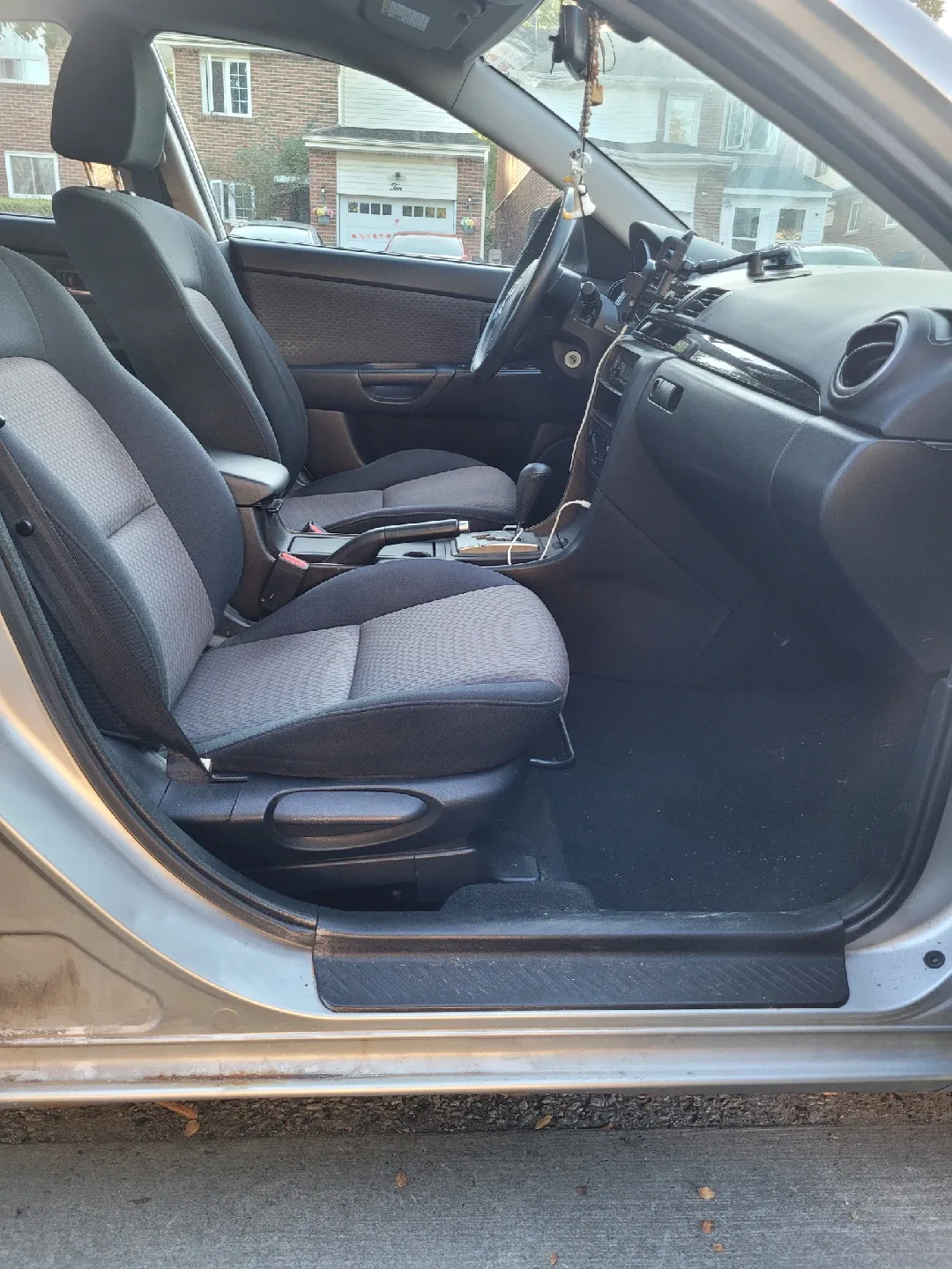 Used Mazda 3 Sedan - Silver image indicator(7)