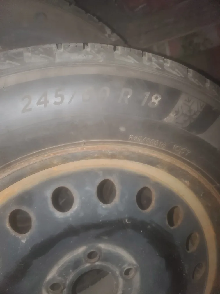 Michelin Winter 245/60R18 Tires image indicator(3)