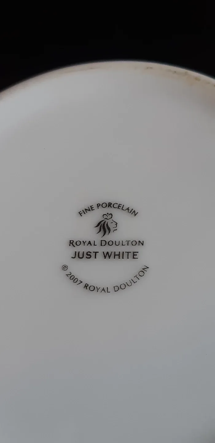 Royal Doulton Porcelain Sugar Bowl image indicator(2)