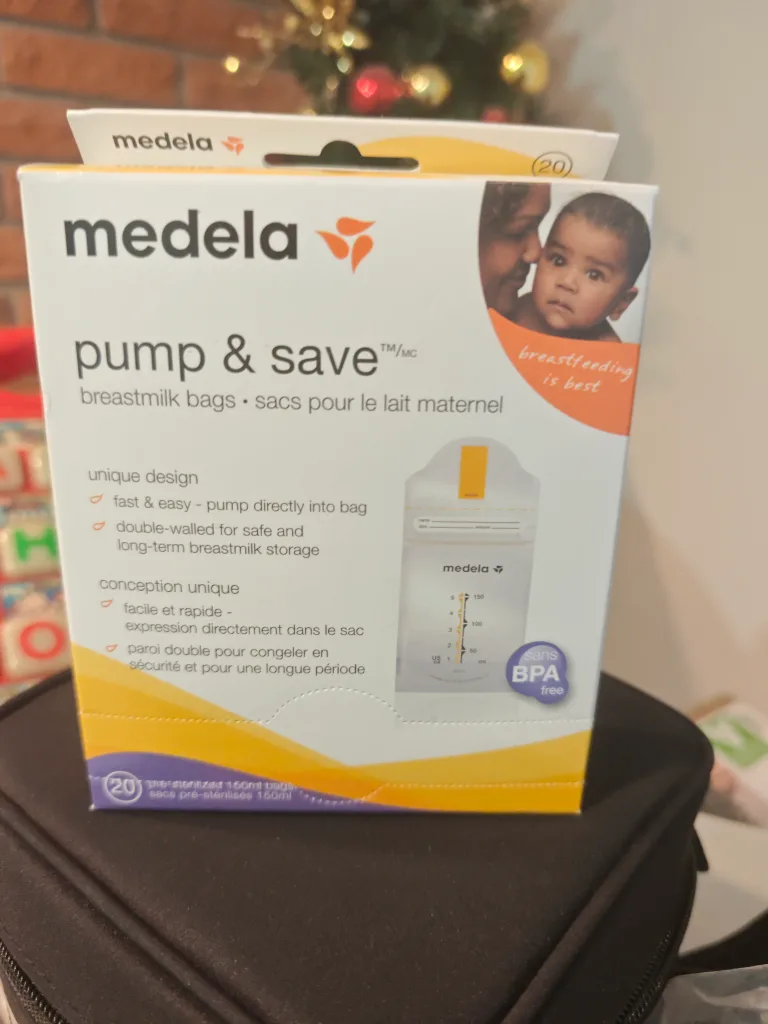 Medela Pump & Save Breastmilk Bags + Breast Pump