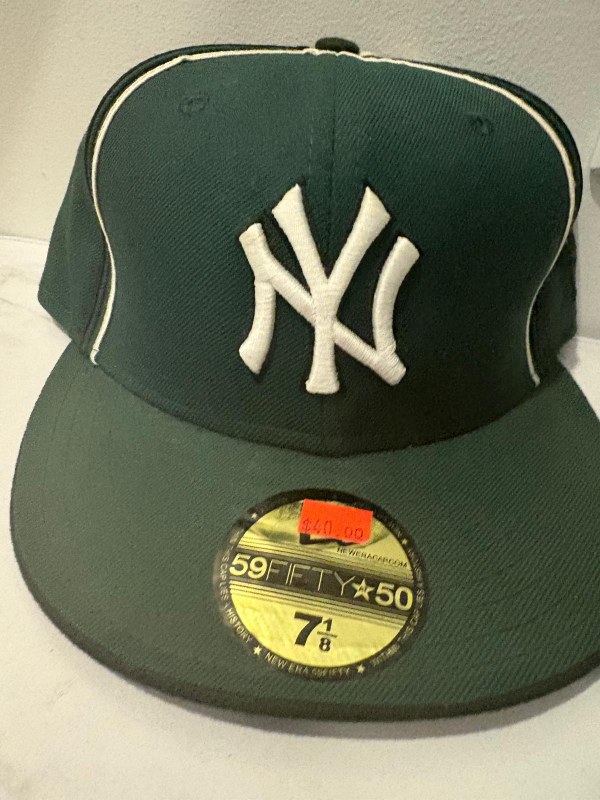 New Era NY Yankees 59FIFTY Hat - Size 7 4/8