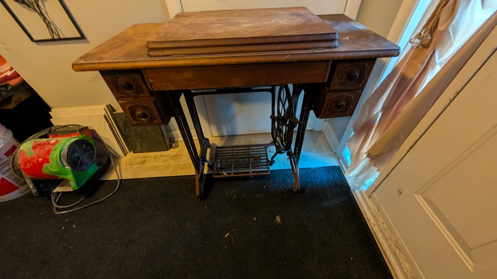 Antique Singer Sewing Machine Table image indicator(2)