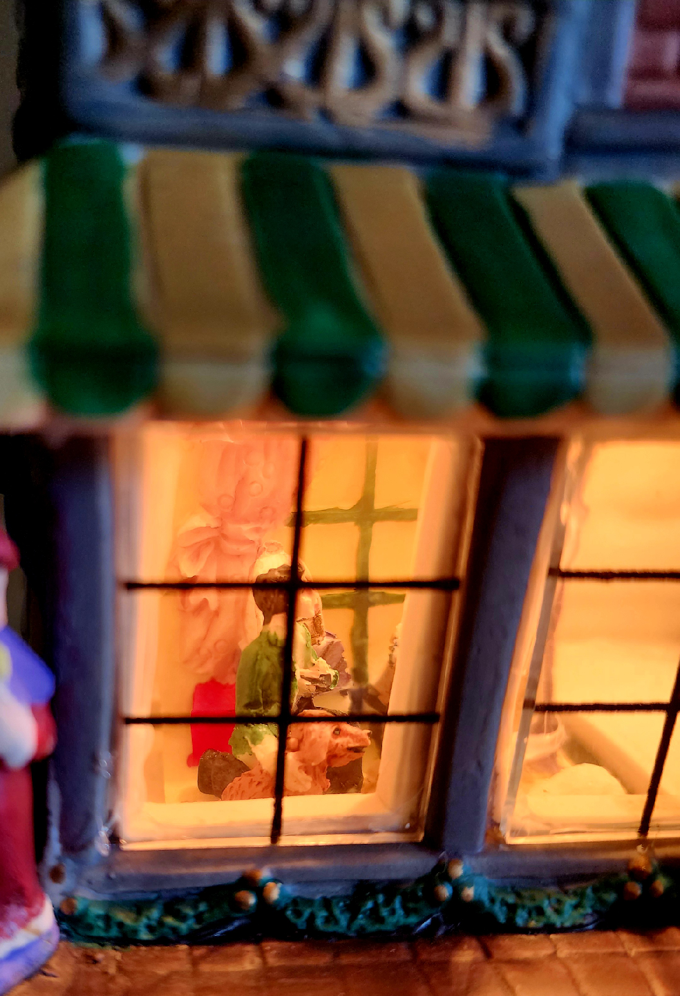 Collectible Lighted Pet Shop Christmas Village House - photo 4