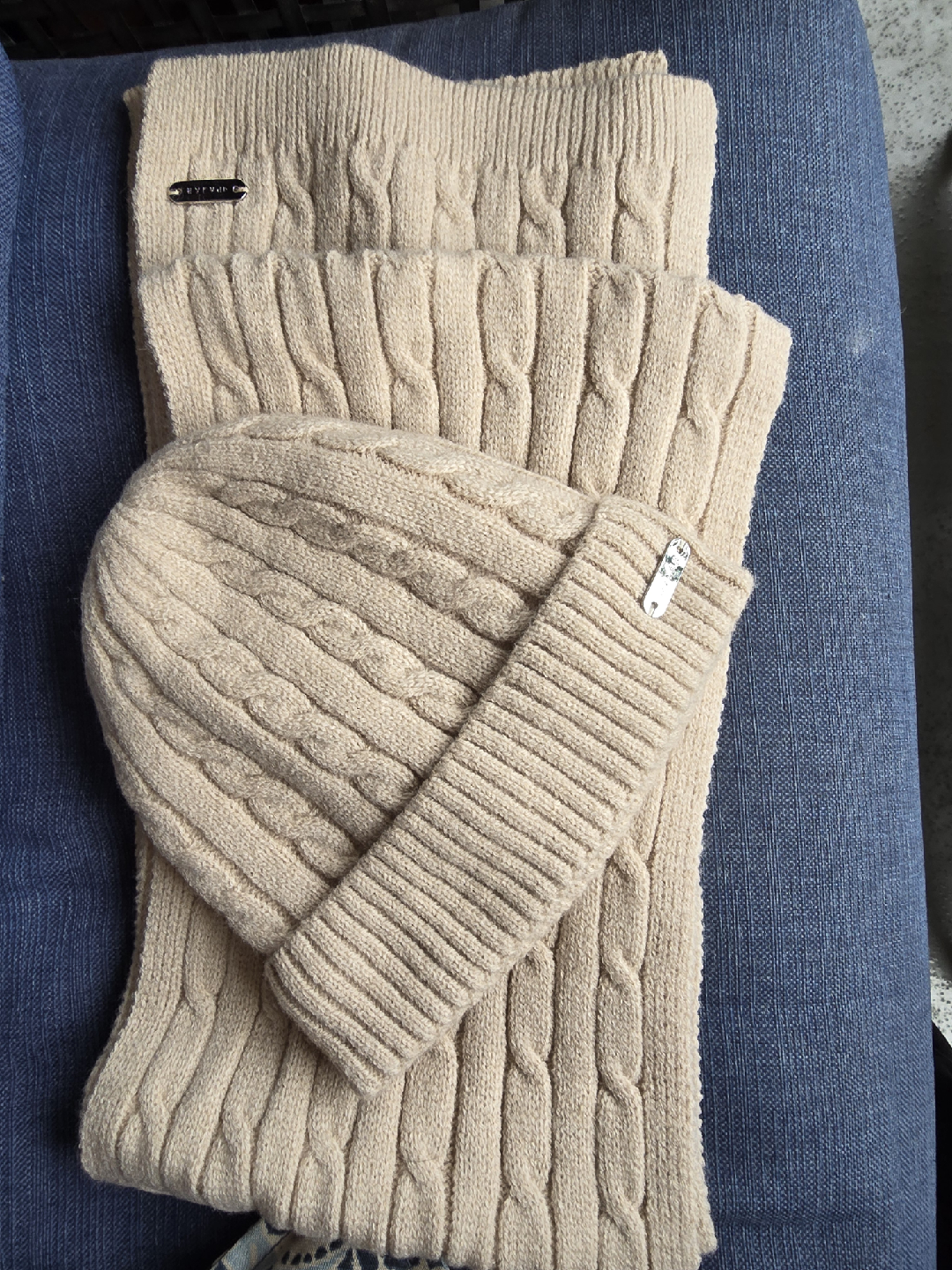 Pajar Women's Hat and Scarf Set O/S Brand new without tags